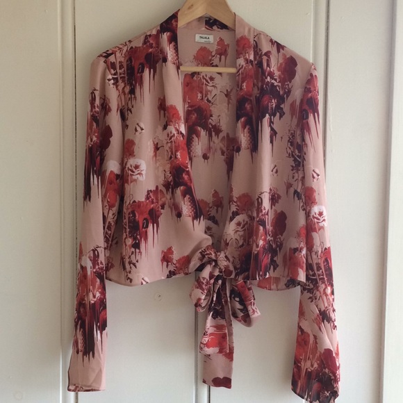 Aritzia | Talula Cropped Floral Blouse - Picture 5 of 10
